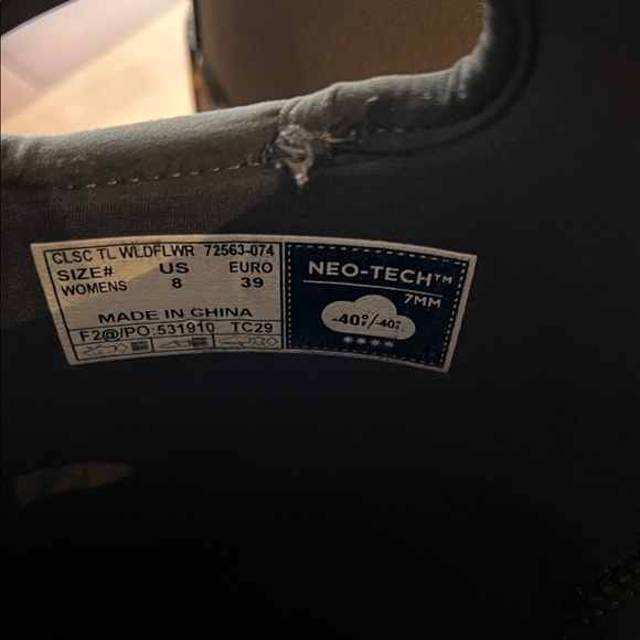 Bogs Women's Tall Floral winter Rain Boots in Green and Yellow - Picture 5 of 6